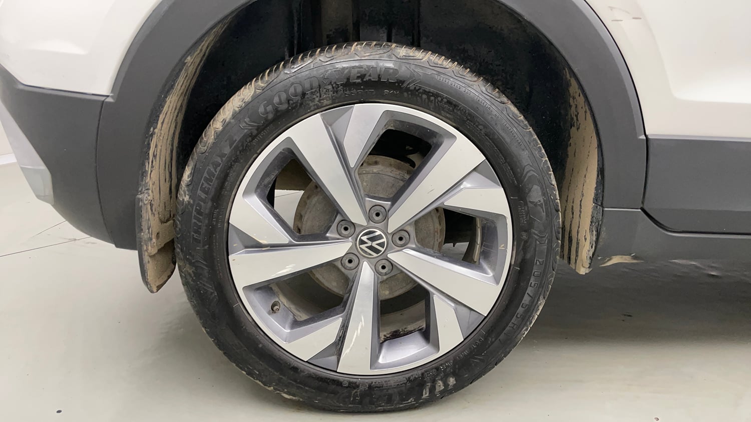 Used 2022 Volkswagen Taigun Topline 1.0 TSI MT Petrol Manual tyres RIGHT REAR TYRE RIM VIEW