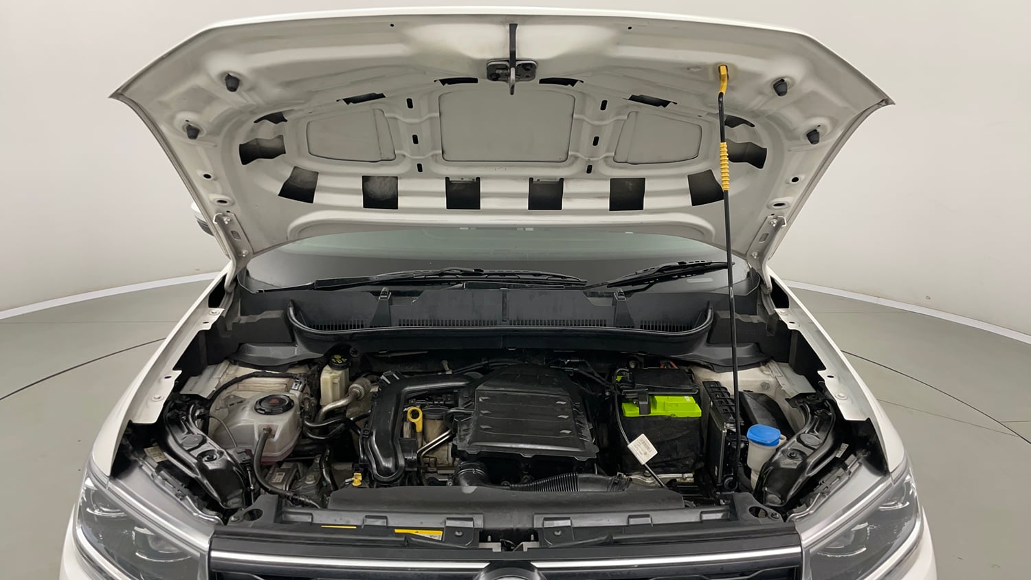 Used 2022 Volkswagen Taigun Topline 1.0 TSI MT Petrol Manual engine ENGINE & BONNET OPEN FRONT VIEW