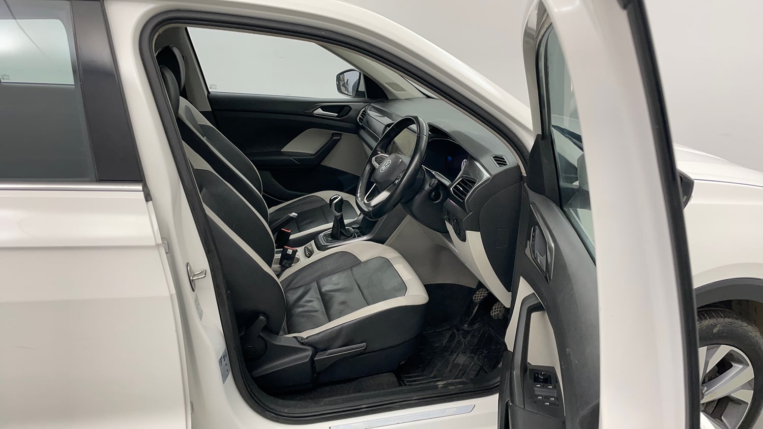 Used 2022 Volkswagen Taigun Topline 1.0 TSI MT Petrol Manual interior RIGHT SIDE FRONT DOOR CABIN VIEW