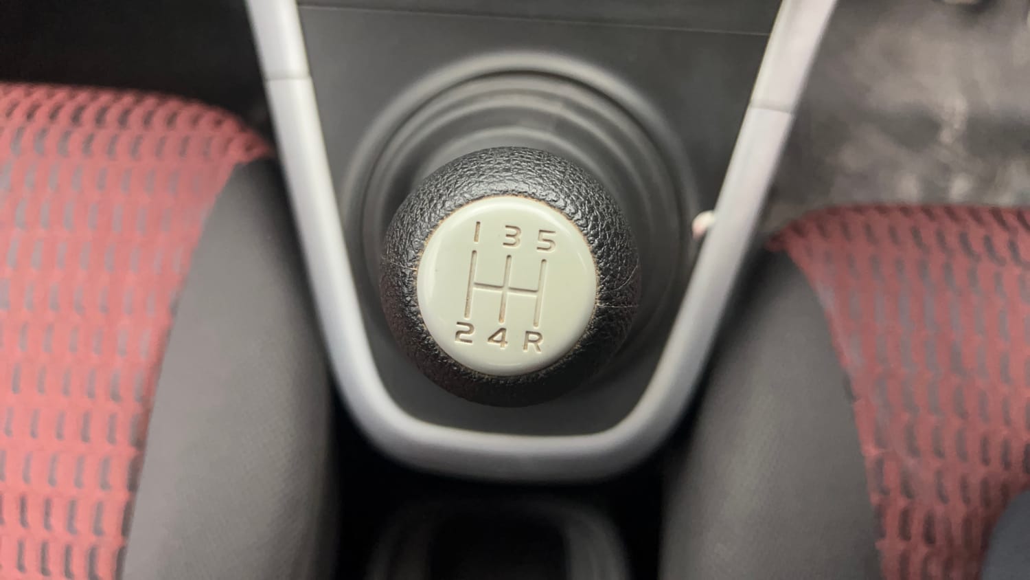 Used 2013 Maruti Suzuki Ritz Vdi BS-IV Diesel Manual interior GEAR  KNOB VIEW