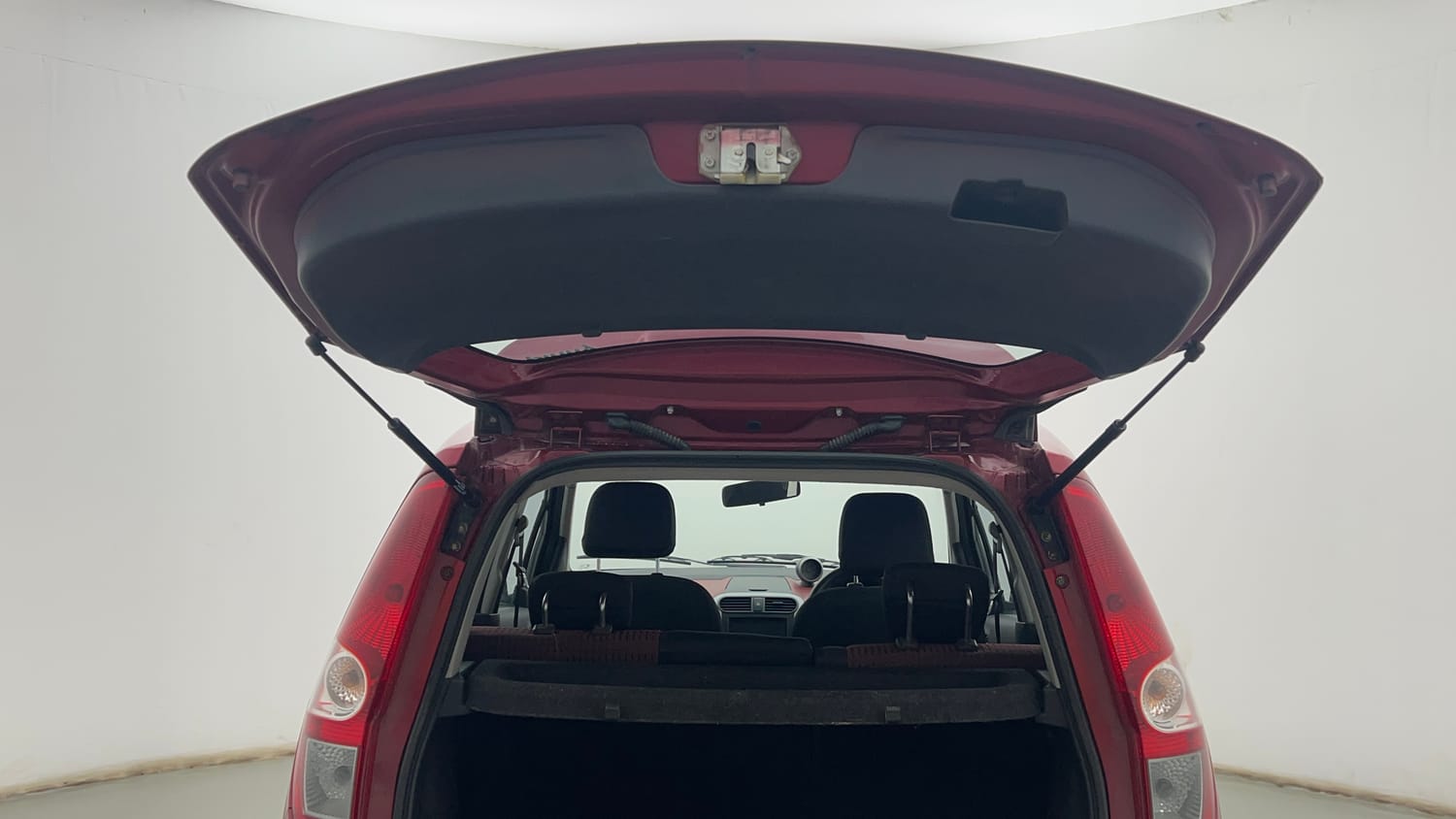 Used 2013 Maruti Suzuki Ritz Vdi BS-IV Diesel Manual interior DICKY DOOR OPEN VIEW
