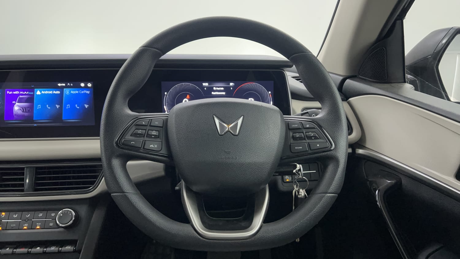 Used 2024 Mahindra XUV700 AX5 Diesel AT 7 STR Diesel Automatic interior STEERING VIEW