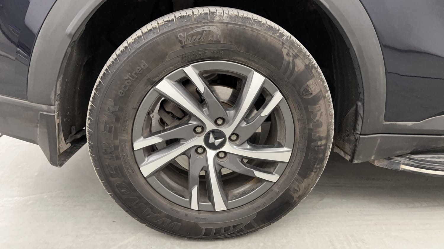 Used 2024 Mahindra XUV700 AX5 Diesel AT 7 STR Diesel Automatic tyres RIGHT REAR TYRE RIM VIEW