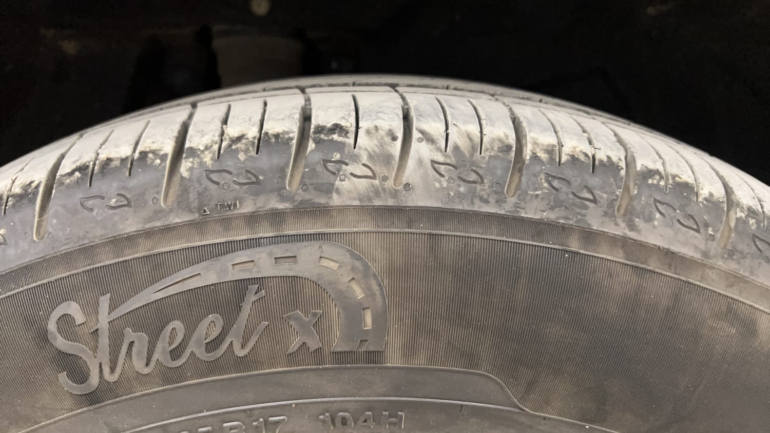 Used 2024 Mahindra XUV700 AX5 Diesel AT 7 STR Diesel Automatic tyres RIGHT REAR TYRE TREAD VIEW