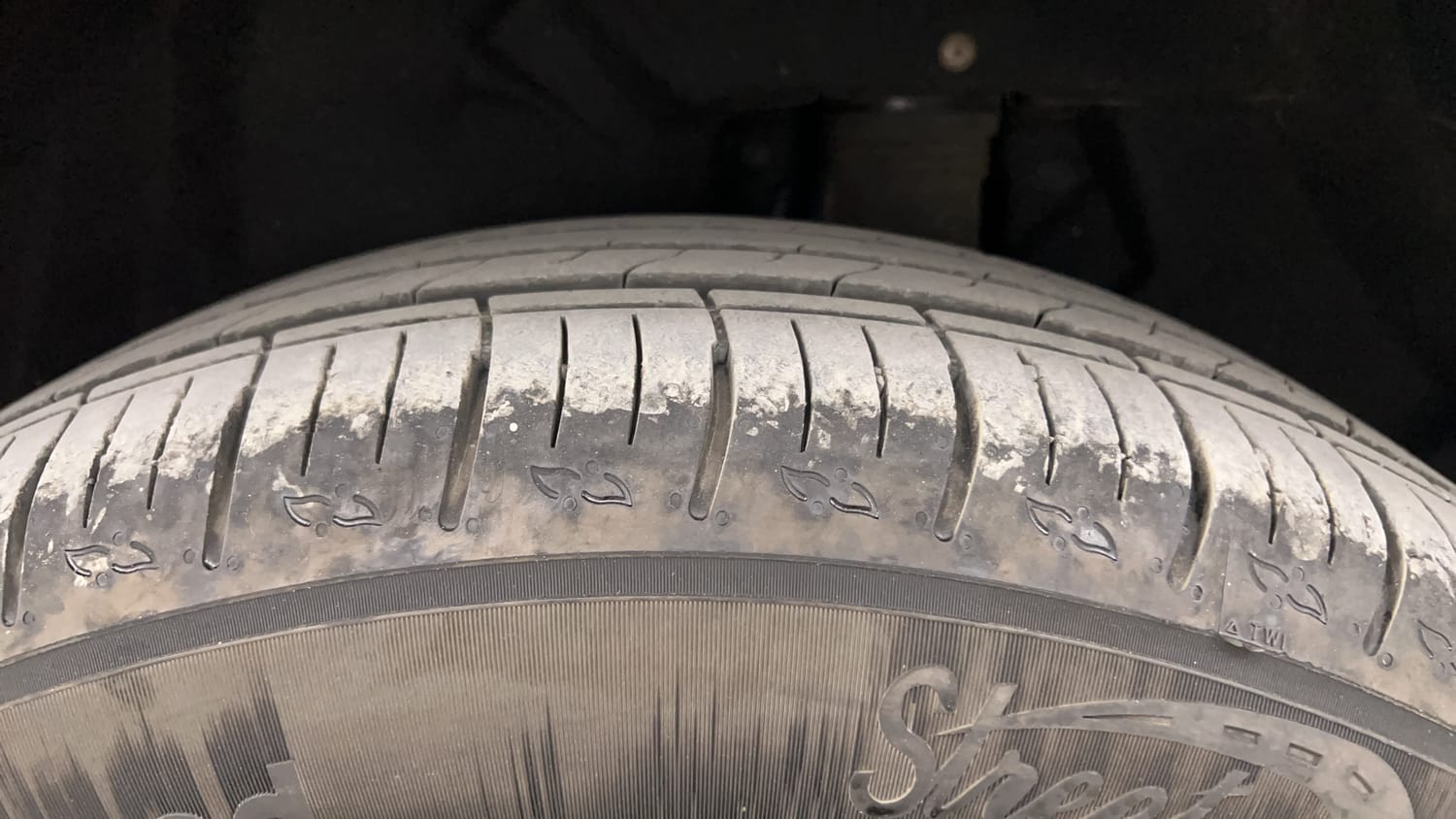 Used 2024 Mahindra XUV700 AX5 Diesel AT 7 STR Diesel Automatic tyres LEFT REAR TYRE TREAD VIEW