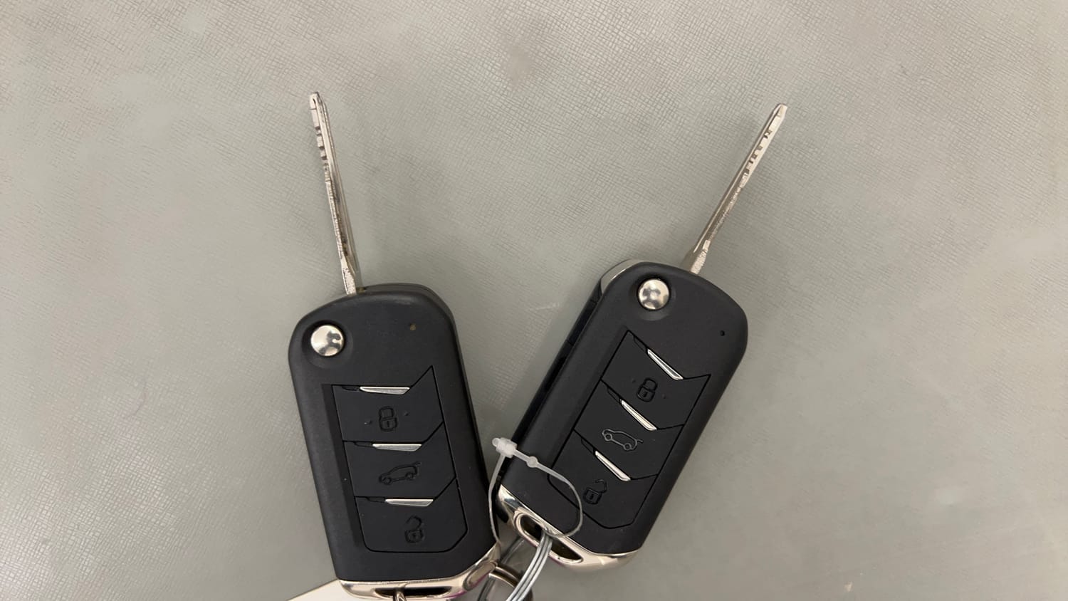 Used 2024 Mahindra XUV700 AX5 Diesel AT 7 STR Diesel Automatic extra CAR KEY VIEW