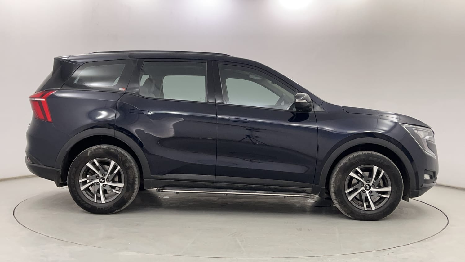Used 2024 Mahindra XUV700 AX5 Diesel AT 7 STR Diesel Automatic exterior RIGHT SIDE VIEW