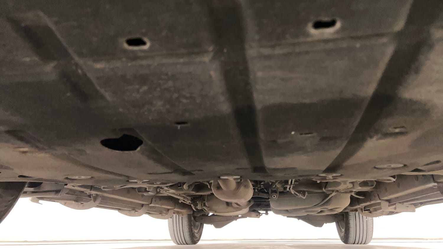 Used 2024 Mahindra XUV700 AX5 Diesel AT 7 STR Diesel Automatic extra FRONT LEFT UNDERBODY VIEW