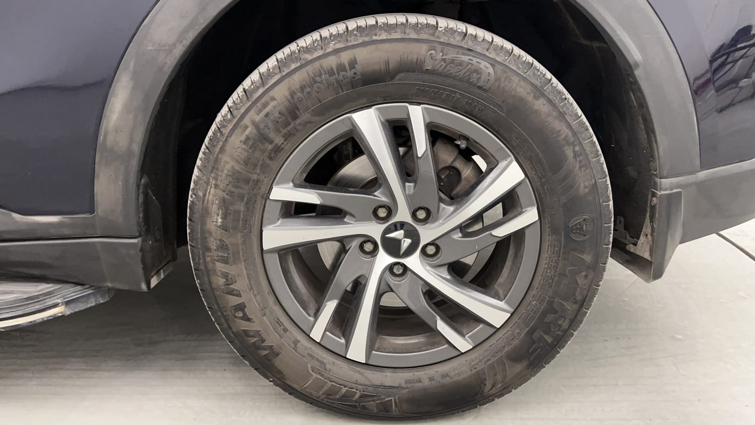 Used 2024 Mahindra XUV700 AX5 Diesel AT 7 STR Diesel Automatic tyres LEFT REAR TYRE RIM VIEW