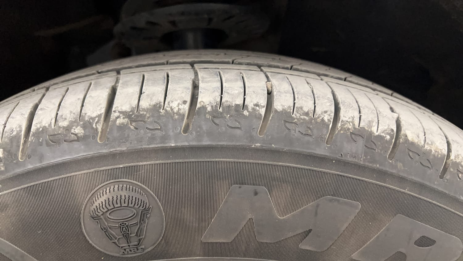 Used 2024 Mahindra XUV700 AX5 Diesel AT 7 STR Diesel Automatic tyres RIGHT FRONT TYRE TREAD VIEW