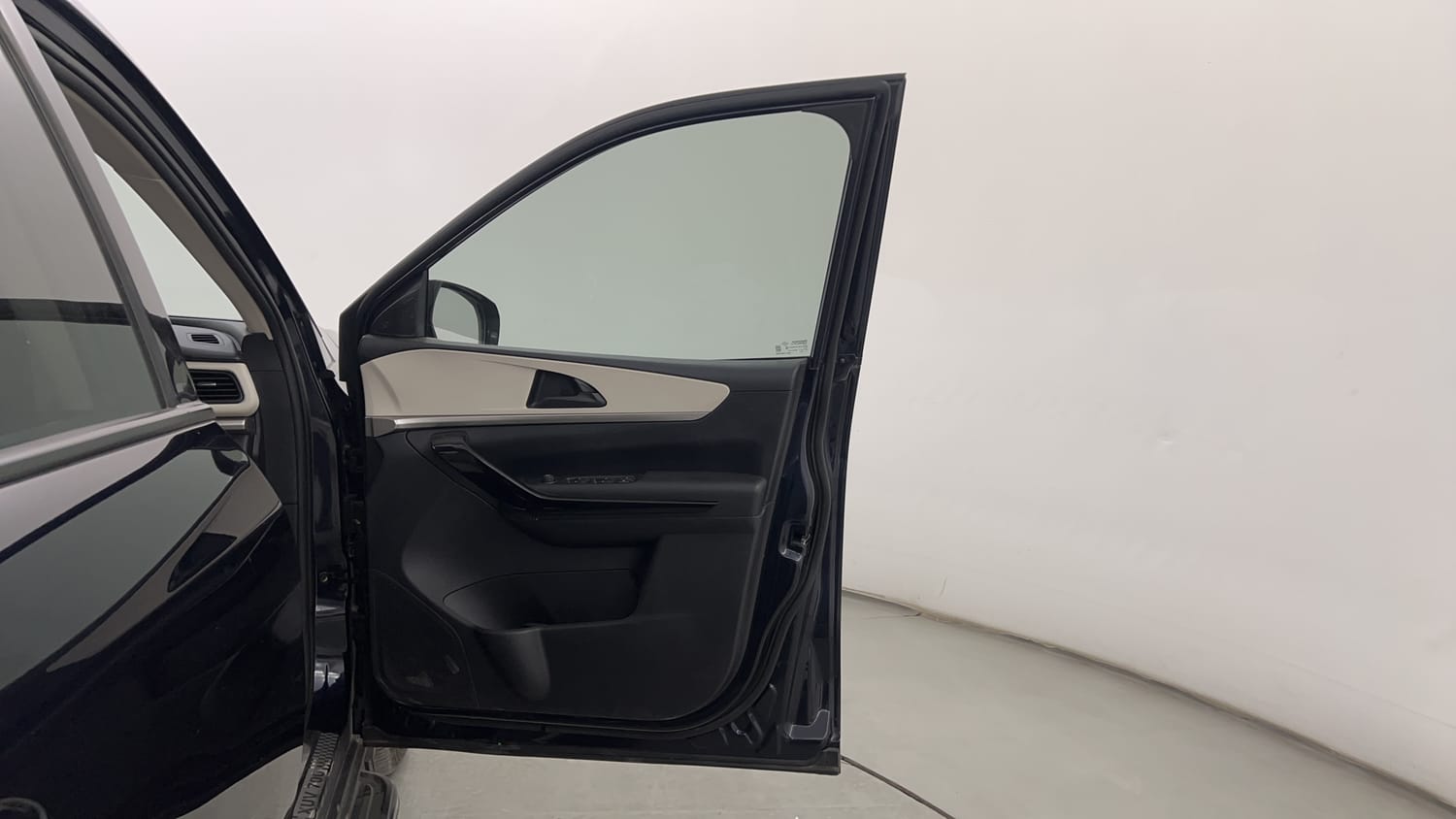 Used 2024 Mahindra XUV700 AX5 Diesel AT 7 STR Diesel Automatic interior RIGHT FRONT DOOR OPEN VIEW