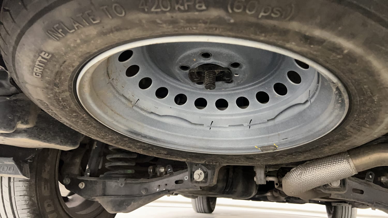 Used 2024 Mahindra XUV700 AX5 Diesel AT 7 STR Diesel Automatic tyres SPARE TYRE VIEW