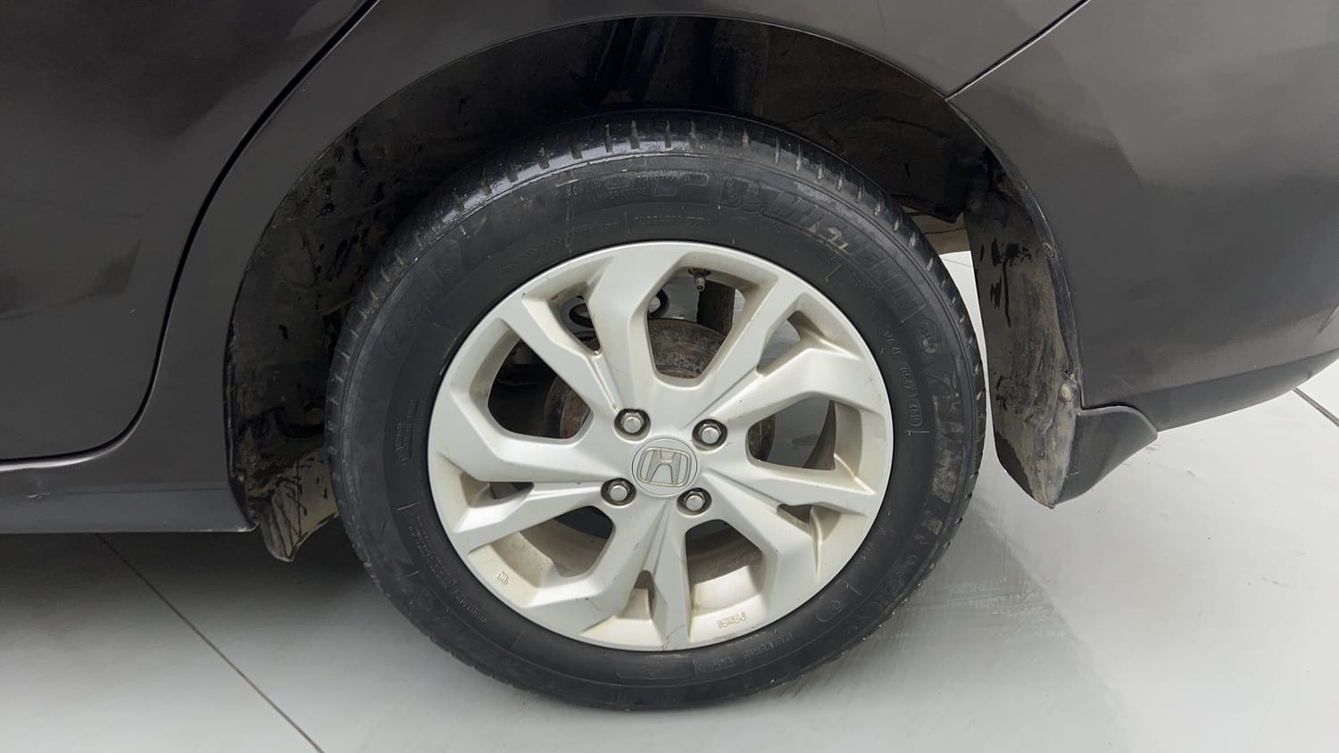 Used 2019 Honda Amaze 1.2 V MT Petrol Petrol Manual tyres LEFT REAR TYRE RIM VIEW