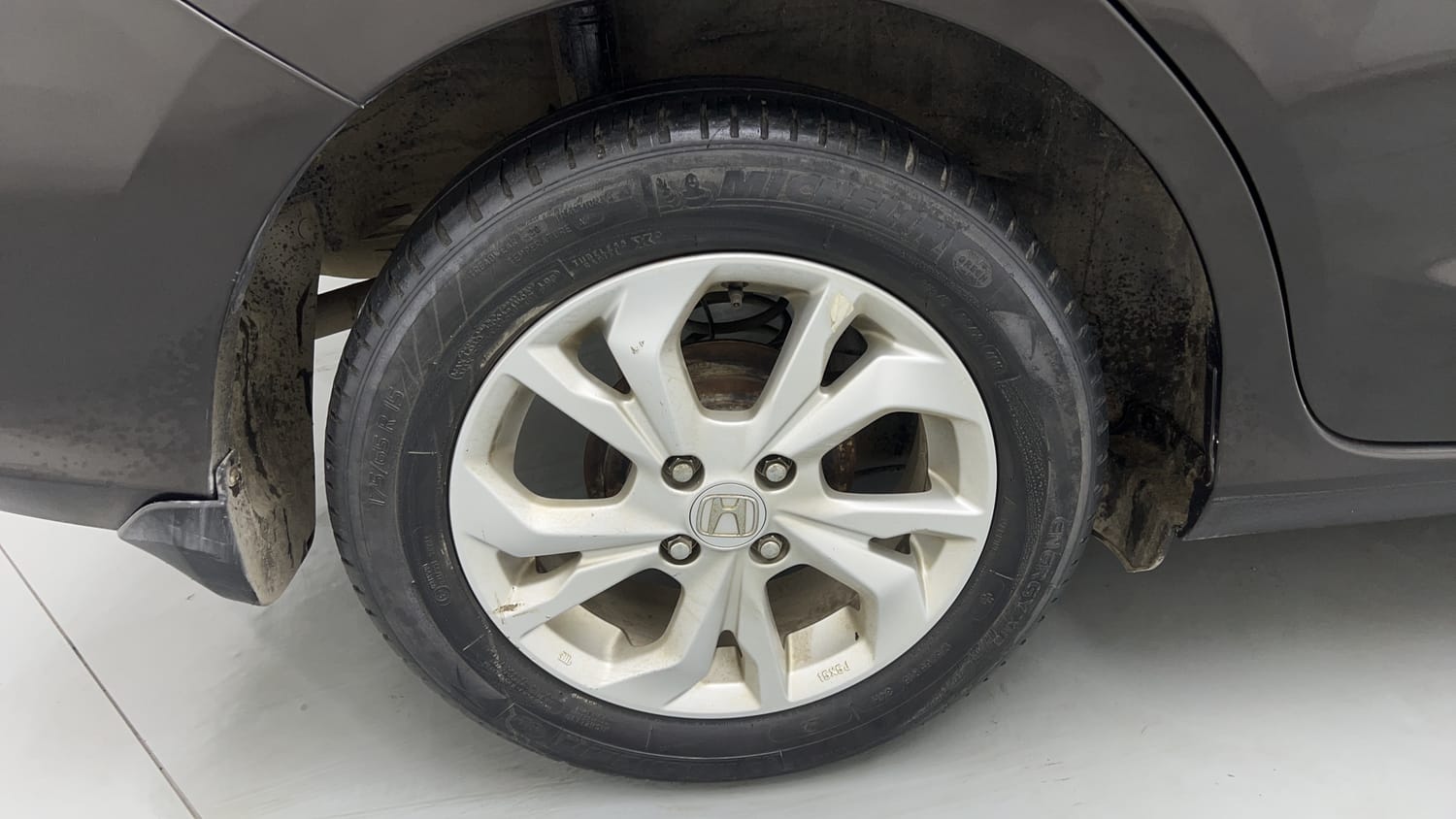 Used 2019 Honda Amaze 1.2 V MT Petrol Petrol Manual tyres RIGHT REAR TYRE RIM VIEW