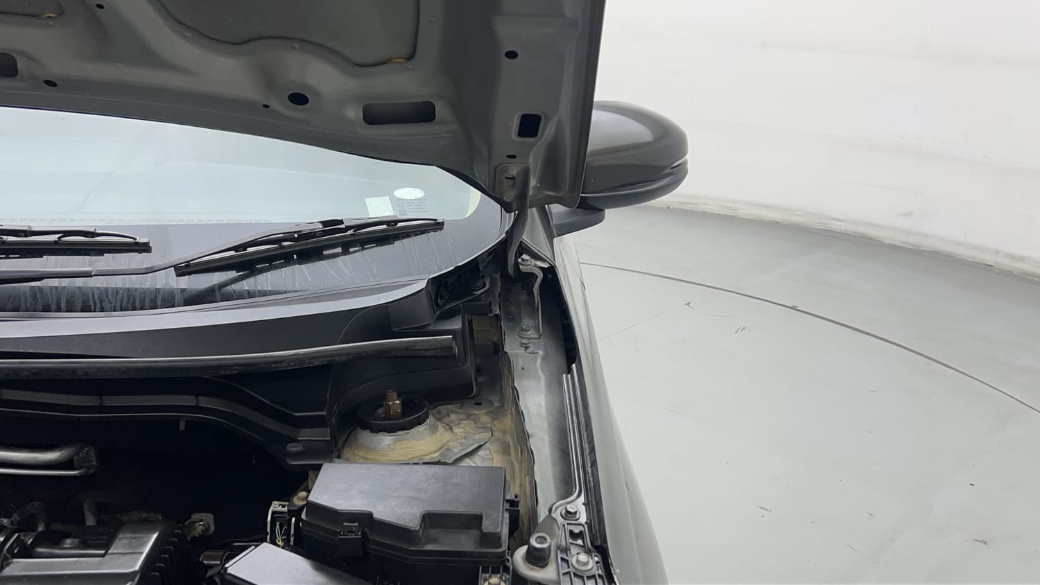 Used 2019 Honda Amaze 1.2 V MT Petrol Petrol Manual engine ENGINE LEFT SIDE HINGE & APRON VIEW