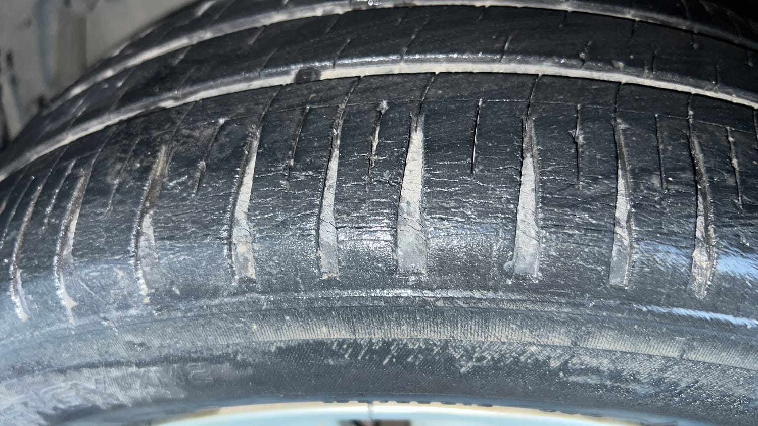 Used 2019 Honda Amaze 1.2 V MT Petrol Petrol Manual tyres LEFT FRONT TYRE TREAD VIEW
