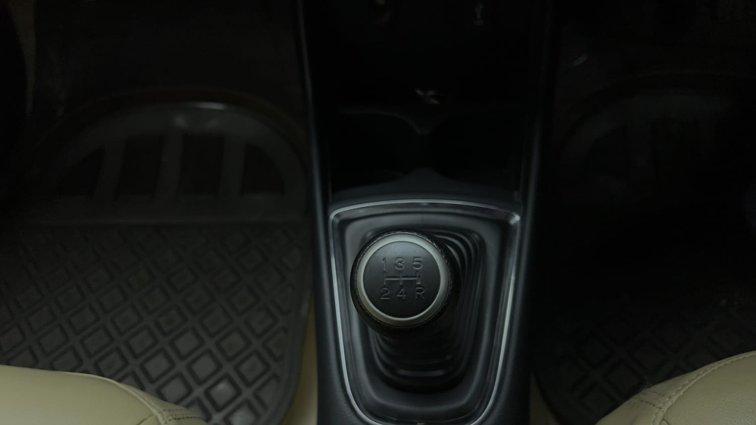 Used 2019 Honda Amaze 1.2 V MT Petrol Petrol Manual interior GEAR  KNOB VIEW