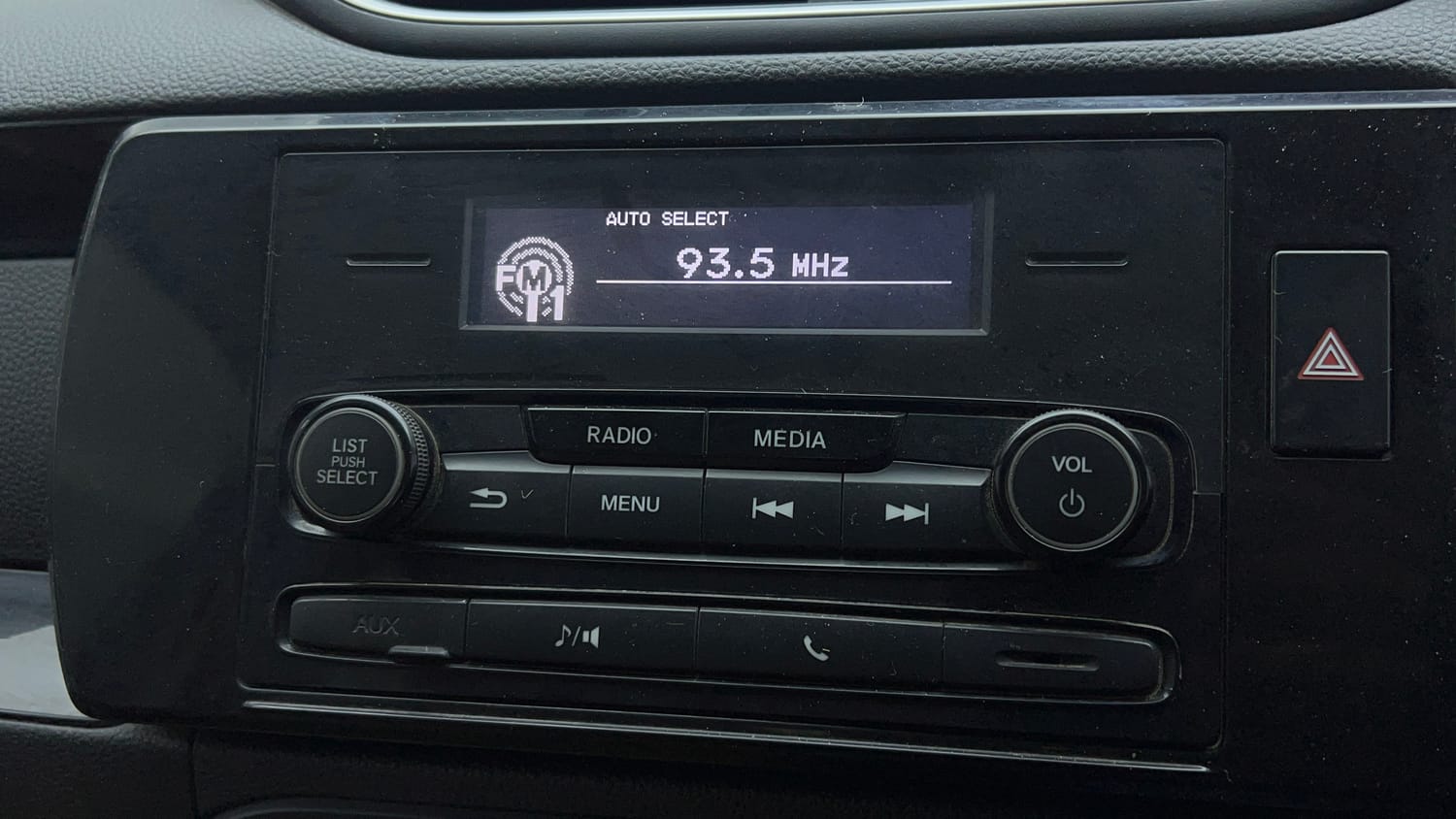 Used 2019 Honda Amaze 1.2 V MT Petrol Petrol Manual top_features Integrated (in-dash) music system