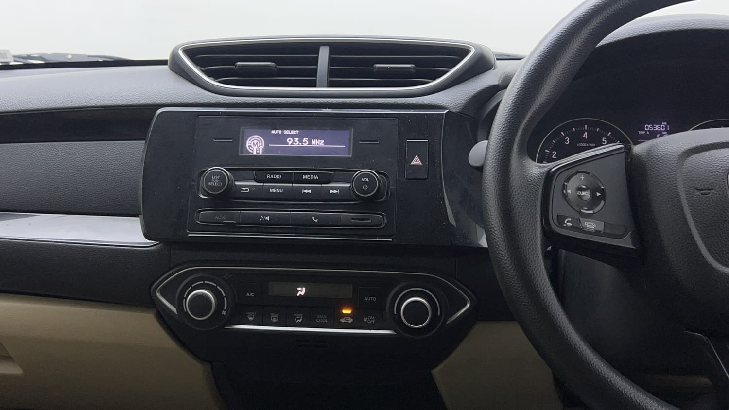 Used 2019 Honda Amaze 1.2 V MT Petrol Petrol Manual interior MUSIC SYSTEM & AC CONTROL VIEW