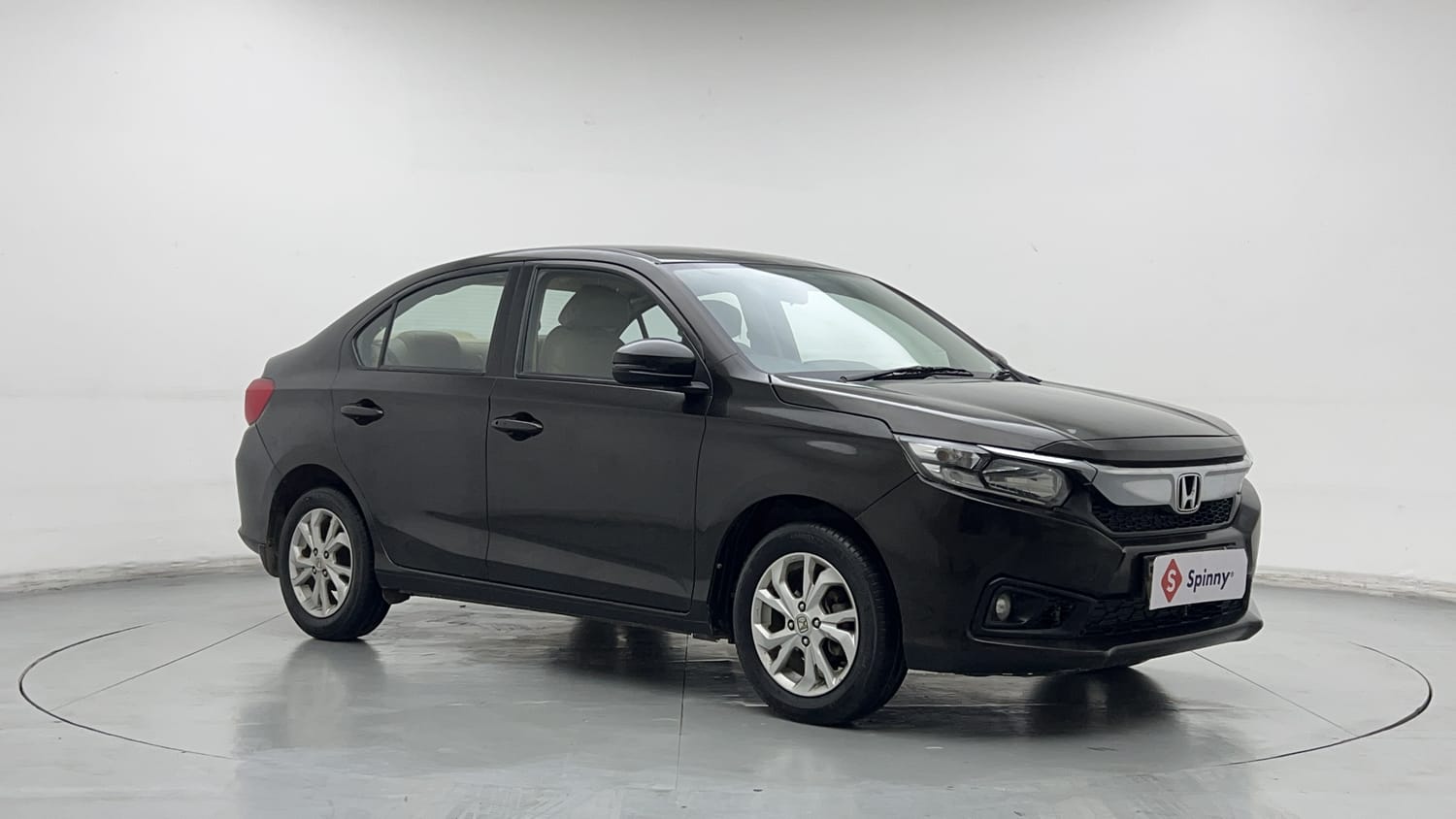 Used 2019 Honda Amaze 1.2 V MT Petrol Petrol Manual exterior RIGHT FRONT CORNER VIEW