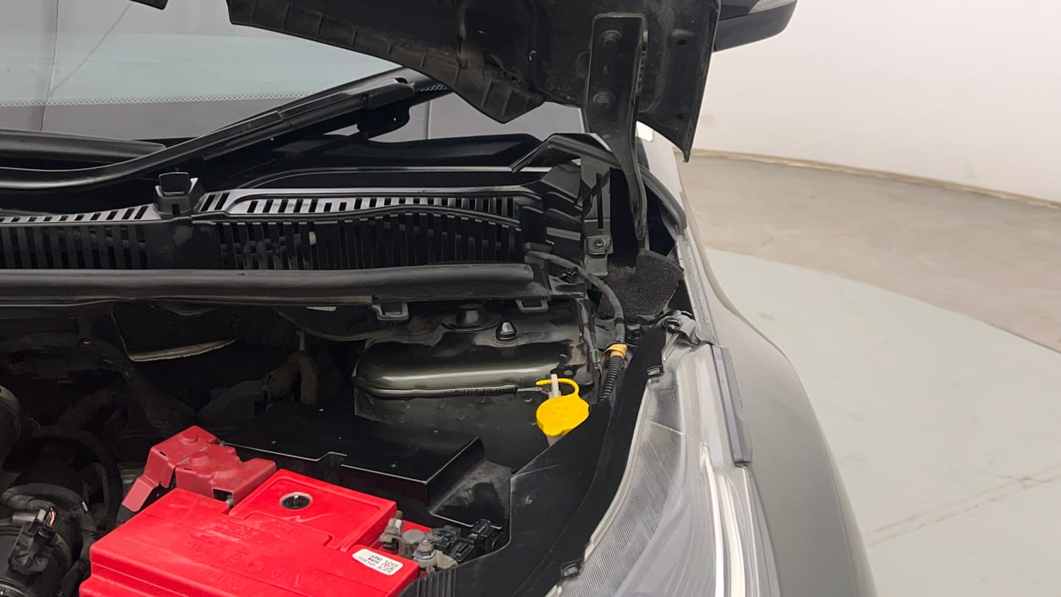 Used 2020 Tata Nexon XZA Plus (O) Diesel Diesel Automatic engine ENGINE LEFT SIDE HINGE & APRON VIEW