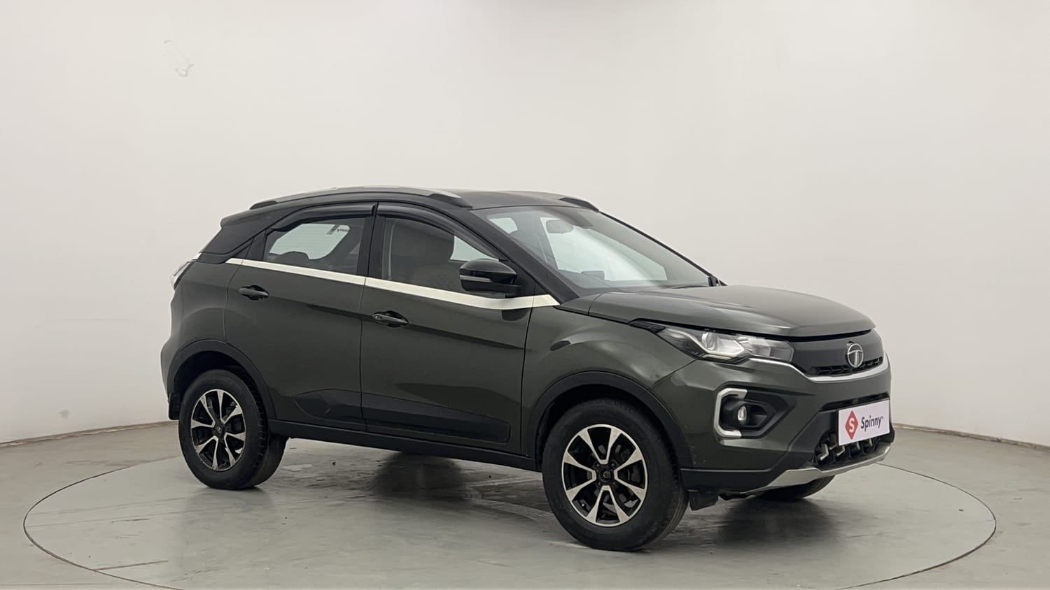 Used 2020 Tata Nexon XZA Plus (O) Diesel Diesel Automatic exterior RIGHT FRONT CORNER VIEW