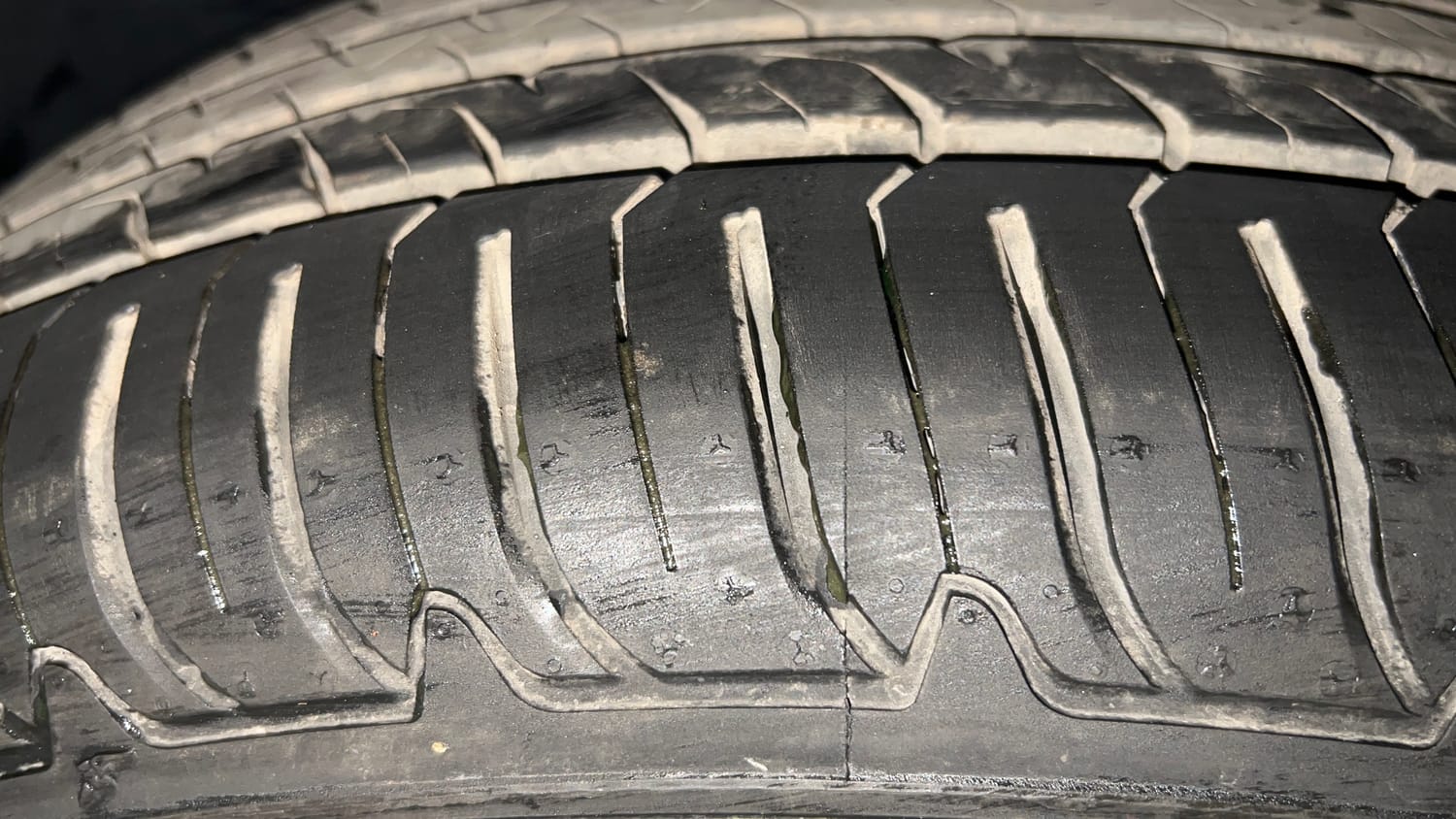 Used 2020 Tata Nexon XZA Plus (O) Diesel Diesel Automatic tyres LEFT FRONT TYRE TREAD VIEW