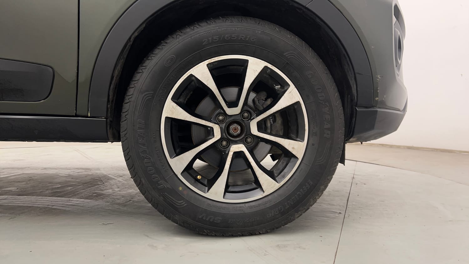 Used 2020 Tata Nexon XZA Plus (O) Diesel Diesel Automatic tyres RIGHT FRONT TYRE RIM VIEW