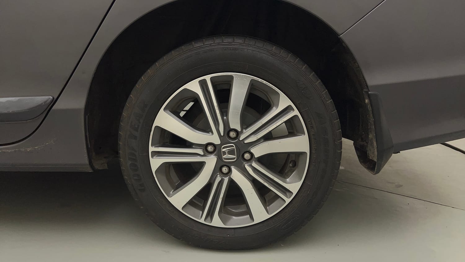 Used 2021 Honda City V Petrol Petrol Manual tyres LEFT REAR TYRE RIM VIEW