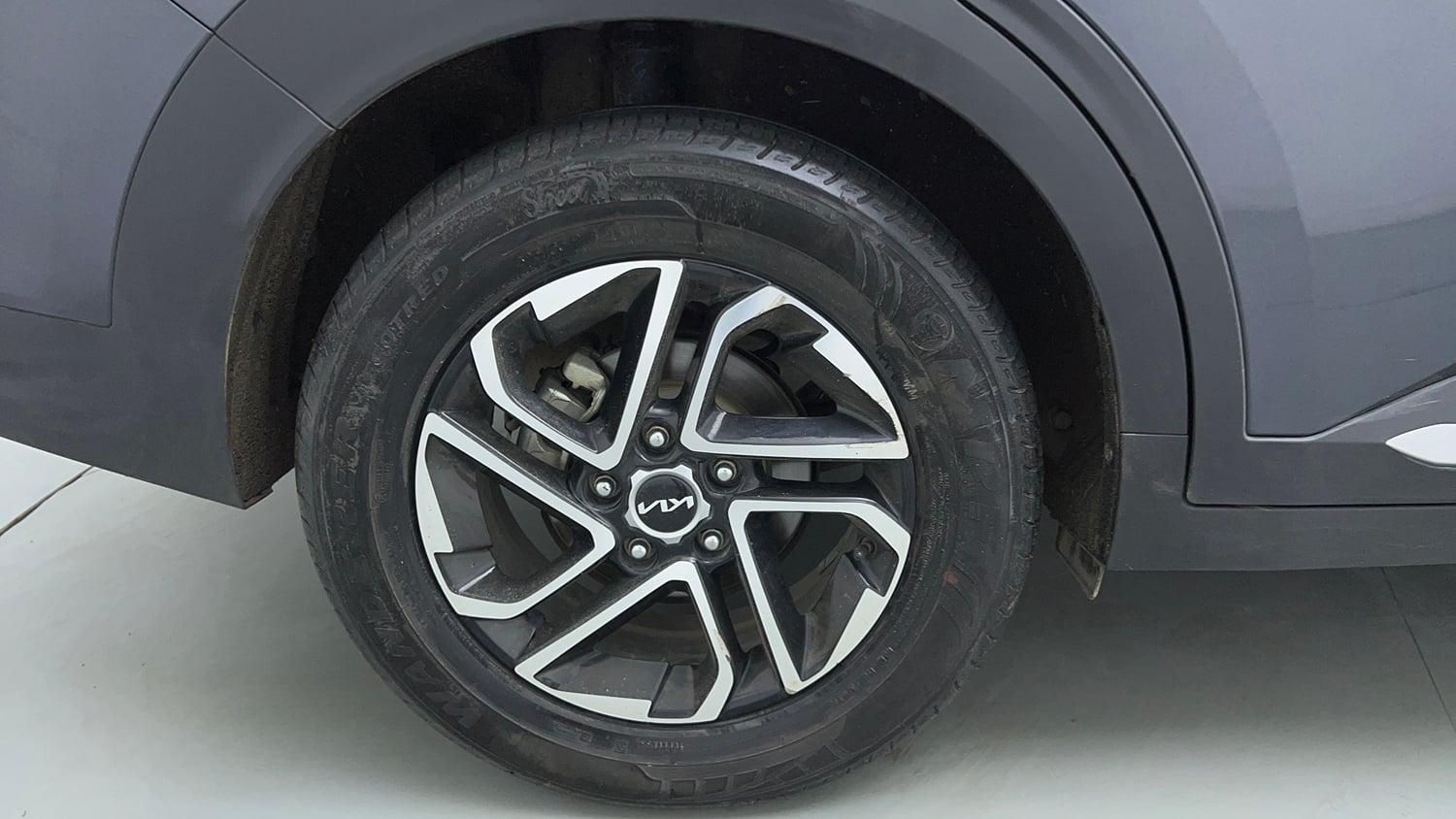 Used 2024 Kia Carens Luxury Plus 1.5 Diesel iMT 7 STR Diesel Manual tyres RIGHT REAR TYRE RIM VIEW