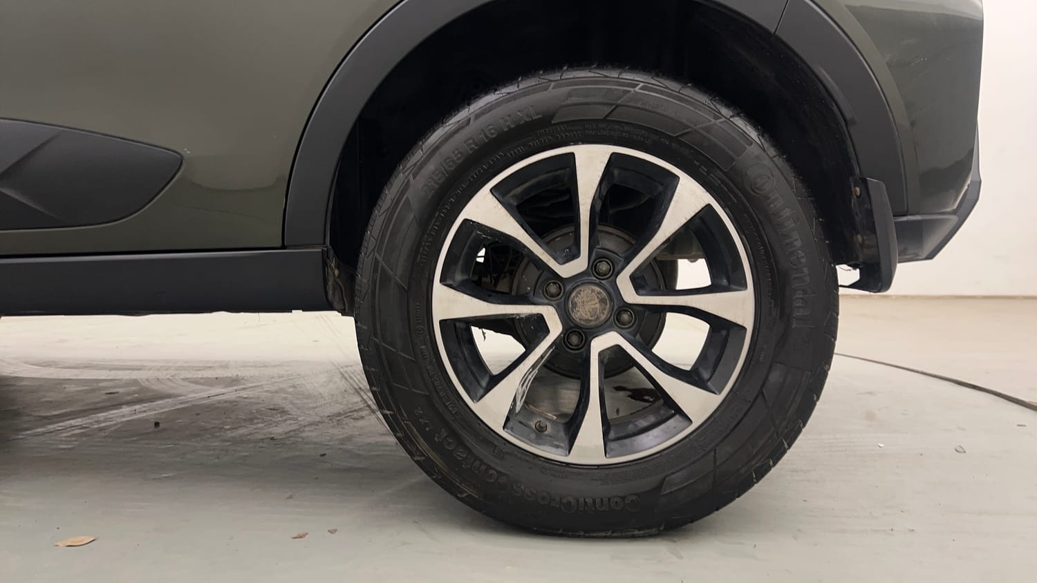 Used 2020 Tata Nexon XZA Plus (O) Diesel Diesel Automatic tyres LEFT REAR TYRE RIM VIEW