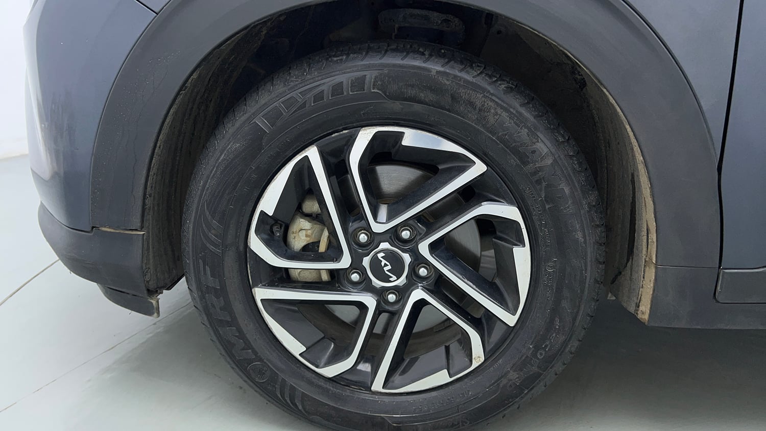 Used 2024 Kia Carens Luxury Plus 1.5 Diesel iMT 7 STR Diesel Manual tyres LEFT FRONT TYRE RIM VIEW