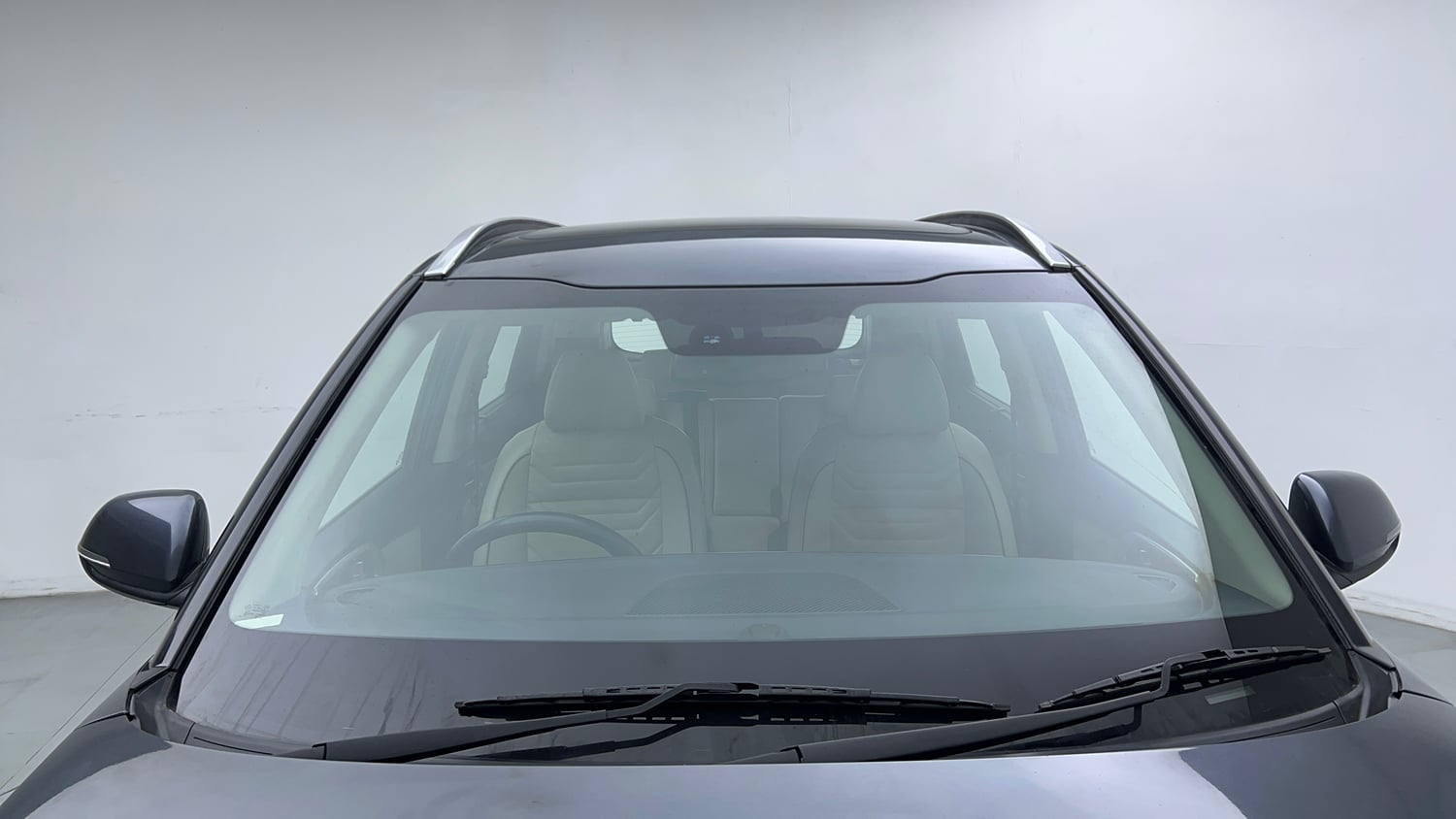 Used 2024 Kia Carens Luxury Plus 1.5 Diesel iMT 7 STR Diesel Manual exterior FRONT WINDSHIELD VIEW