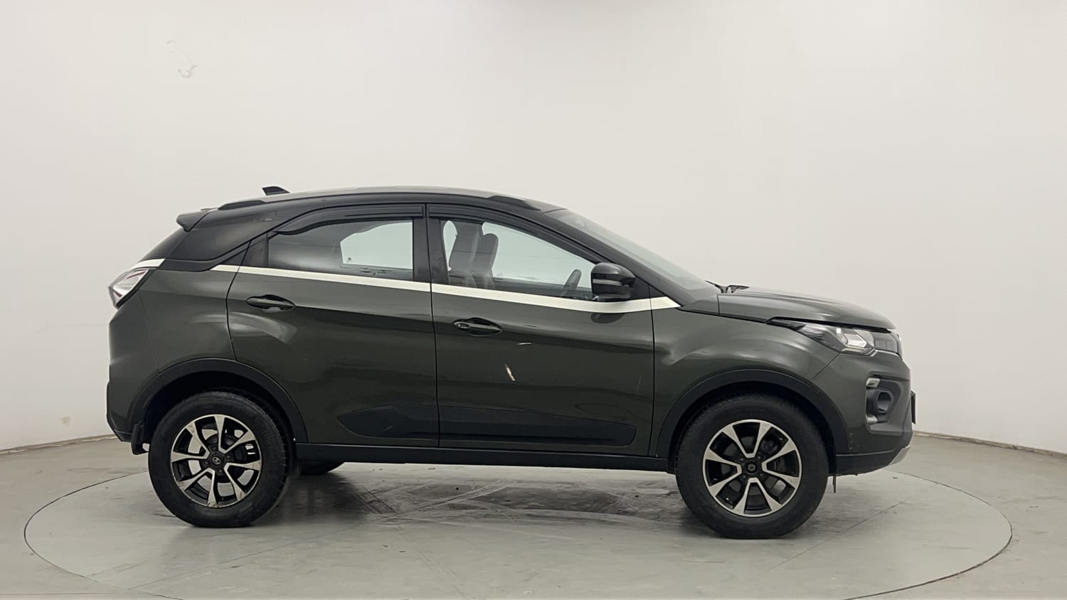 Used 2020 Tata Nexon XZA Plus (O) Diesel Diesel Automatic exterior RIGHT SIDE VIEW