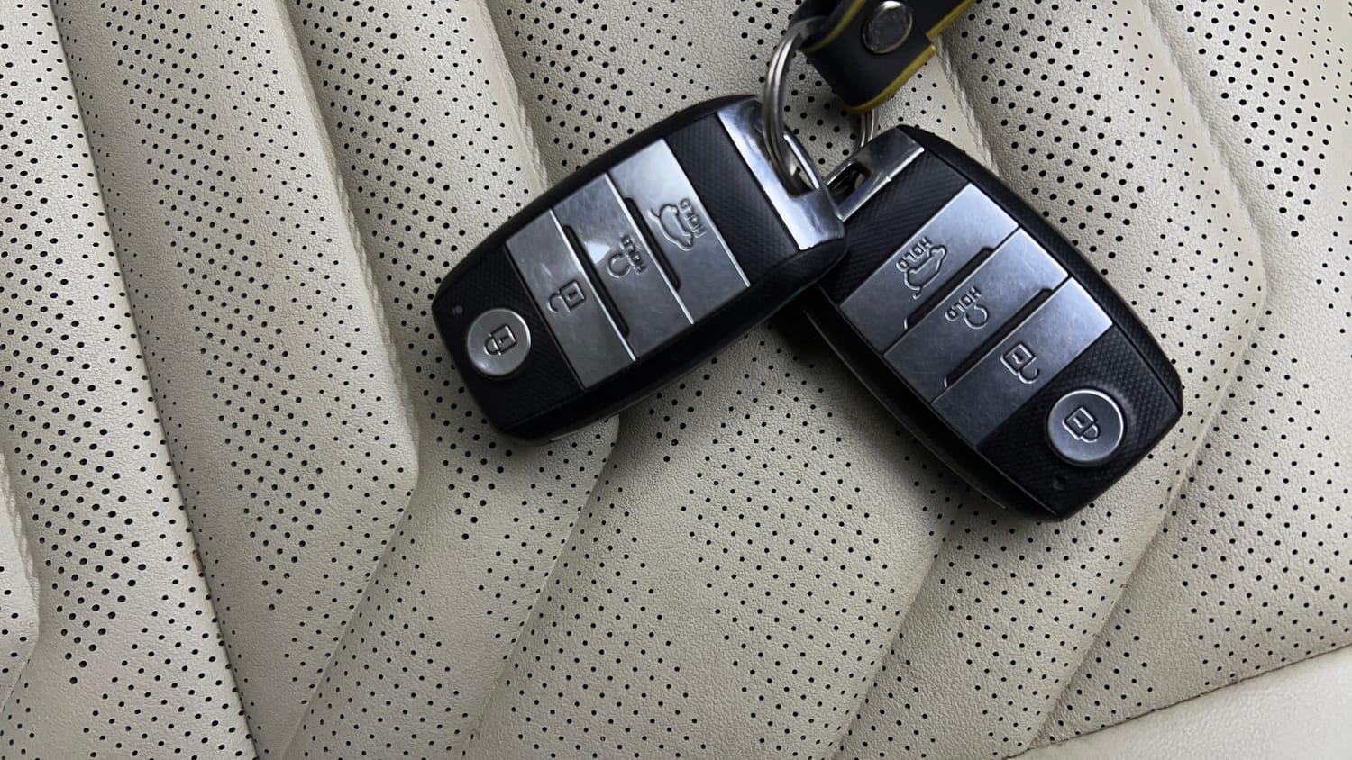 Used 2024 Kia Carens Luxury Plus 1.5 Diesel iMT 7 STR Diesel Manual extra CAR KEY VIEW