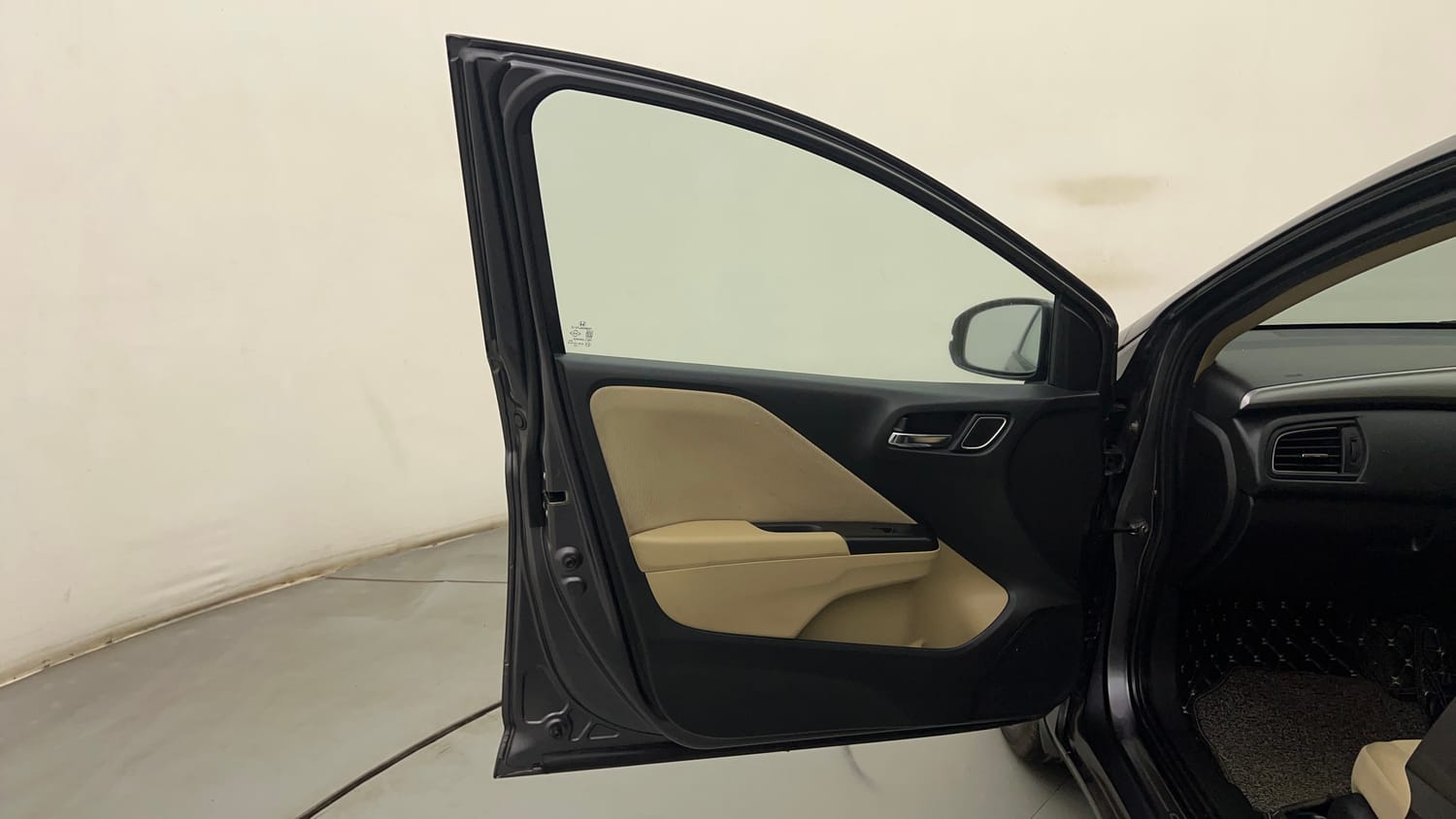 Used 2021 Honda City V Petrol Petrol Manual interior LEFT FRONT DOOR OPEN VIEW