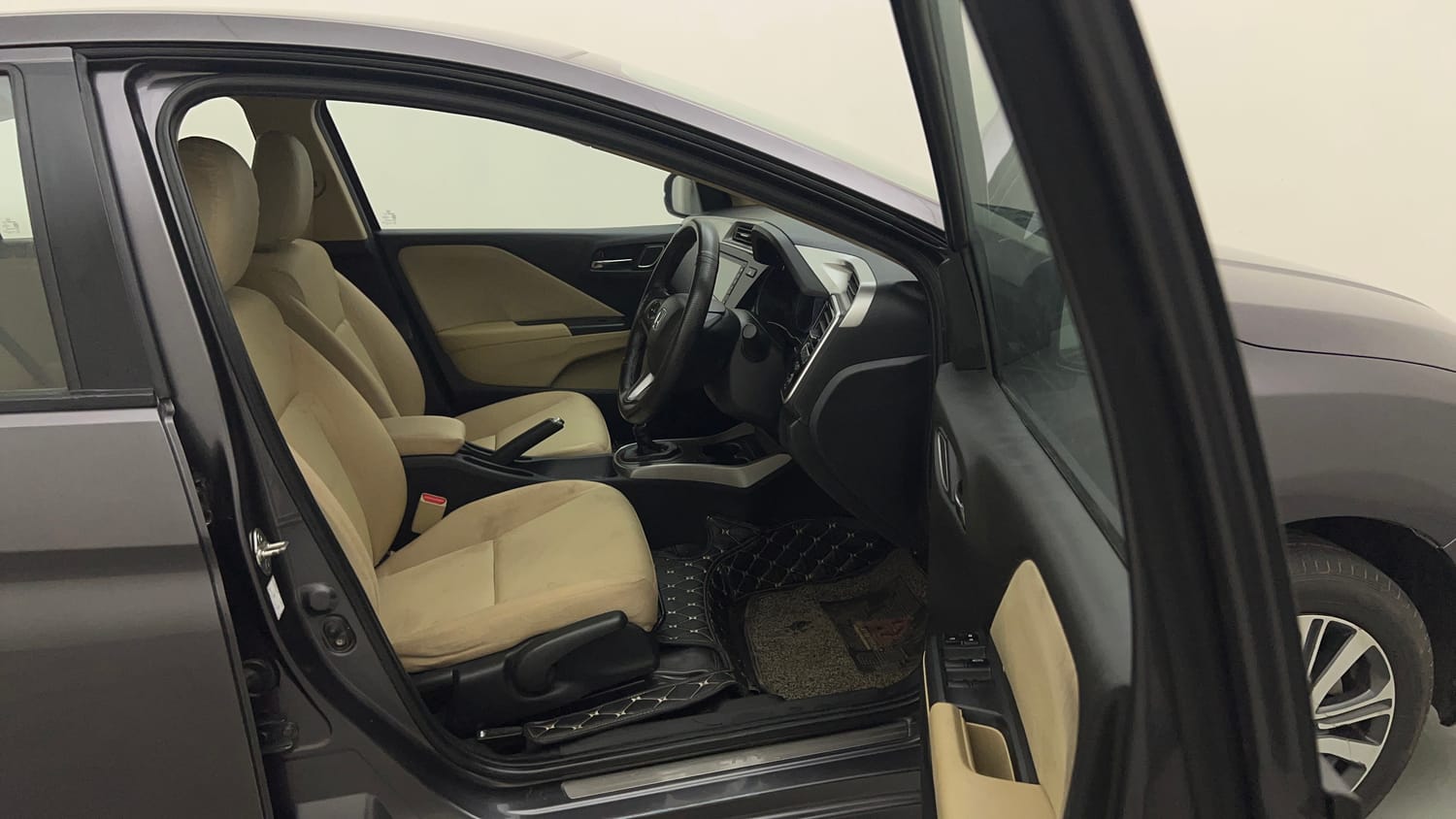 Used 2021 Honda City V Petrol Petrol Manual interior RIGHT SIDE FRONT DOOR CABIN VIEW