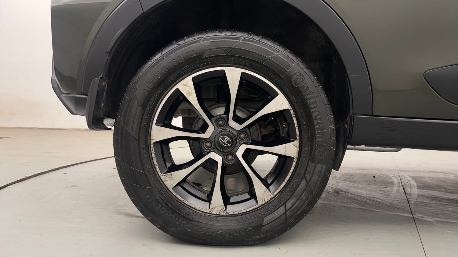 Used 2020 Tata Nexon XZA Plus (O) Diesel Diesel Automatic tyres RIGHT REAR TYRE RIM VIEW
