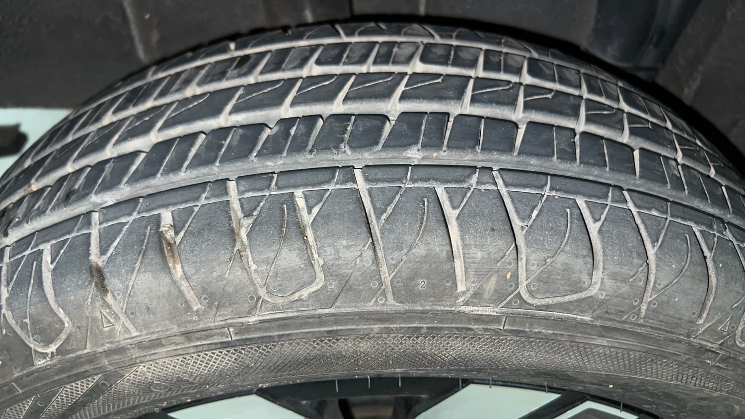 Used 2021 Renault Kiger RXZ Turbo CVT Dual Tone Petrol Automatic tyres RIGHT REAR TYRE TREAD VIEW