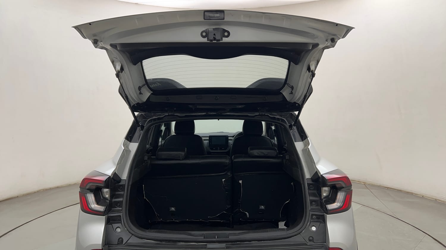 Used 2021 Renault Kiger RXZ Turbo CVT Dual Tone Petrol Automatic interior DICKY DOOR OPEN VIEW