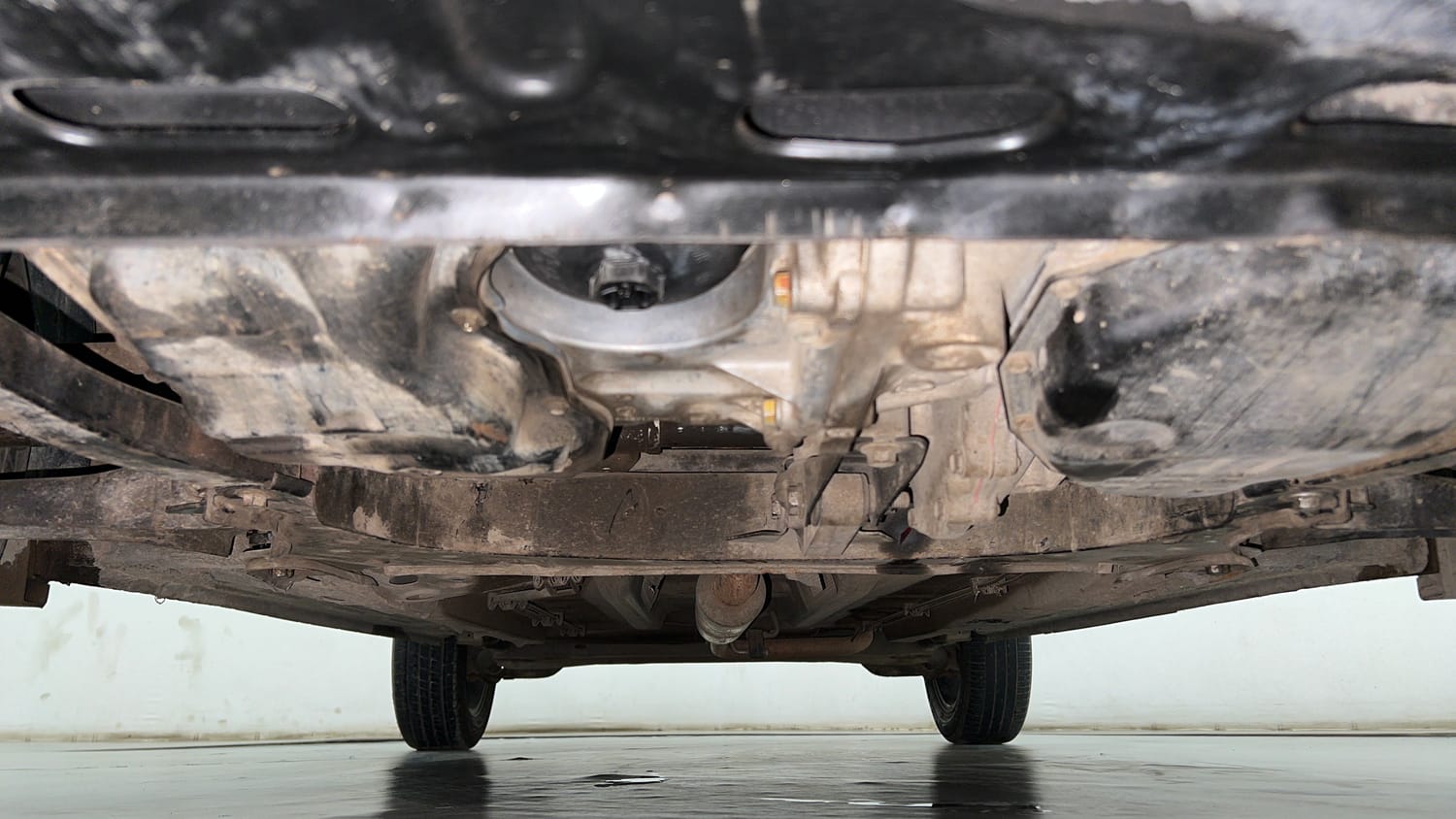 Used 2021 Renault Kiger RXZ Turbo CVT Dual Tone Petrol Automatic extra FRONT LEFT UNDERBODY VIEW