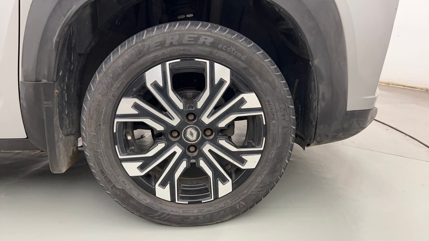 Used 2021 Renault Kiger RXZ Turbo CVT Dual Tone Petrol Automatic tyres RIGHT FRONT TYRE RIM VIEW