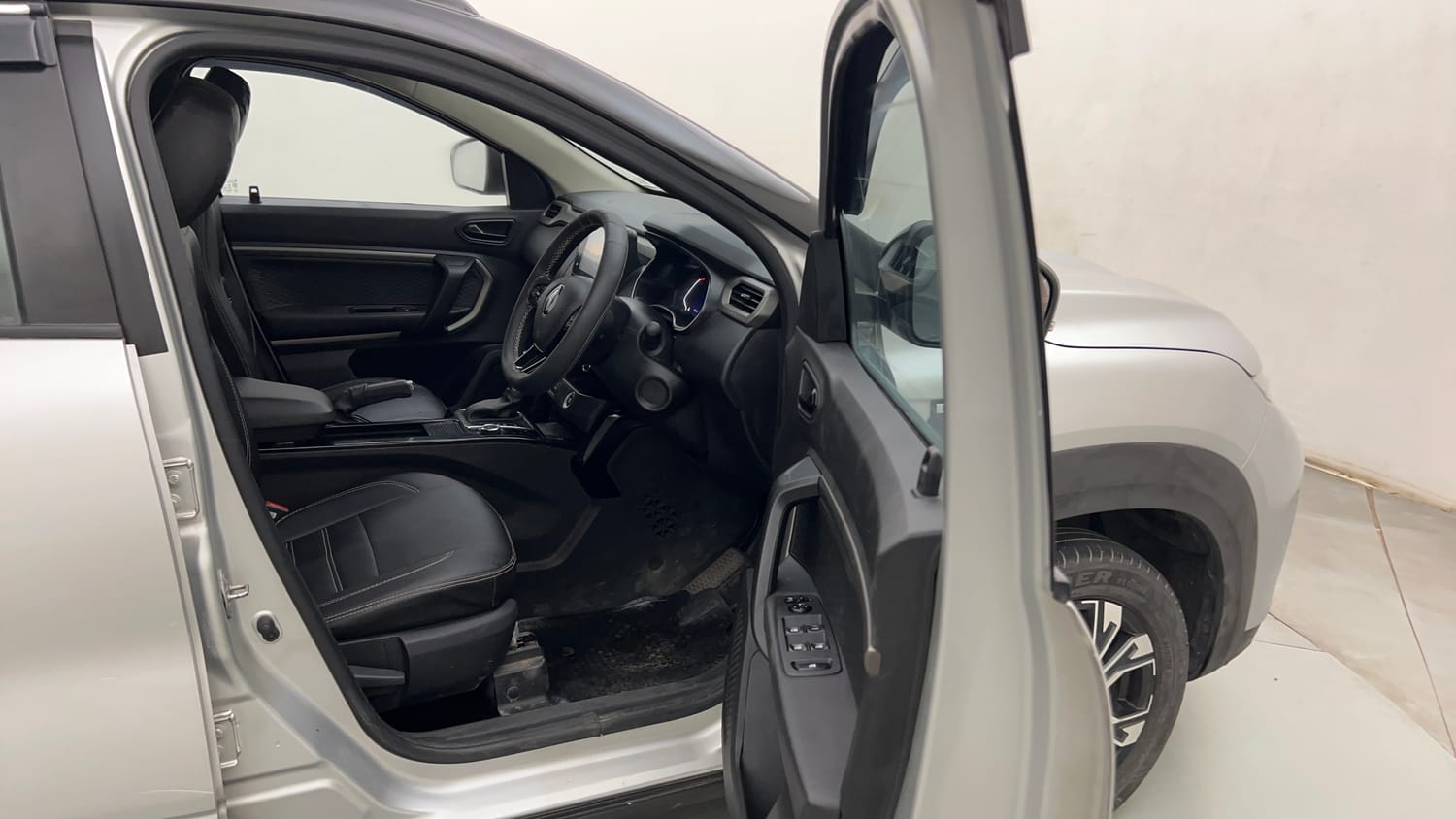 Used 2021 Renault Kiger RXZ Turbo CVT Dual Tone Petrol Automatic interior RIGHT SIDE FRONT DOOR CABIN VIEW