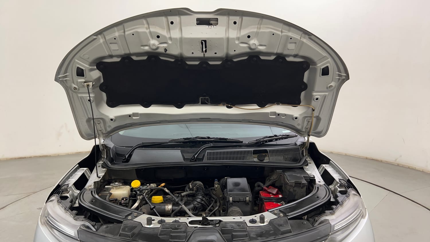Used 2021 Renault Kiger RXZ Turbo CVT Dual Tone Petrol Automatic engine ENGINE & BONNET OPEN FRONT VIEW