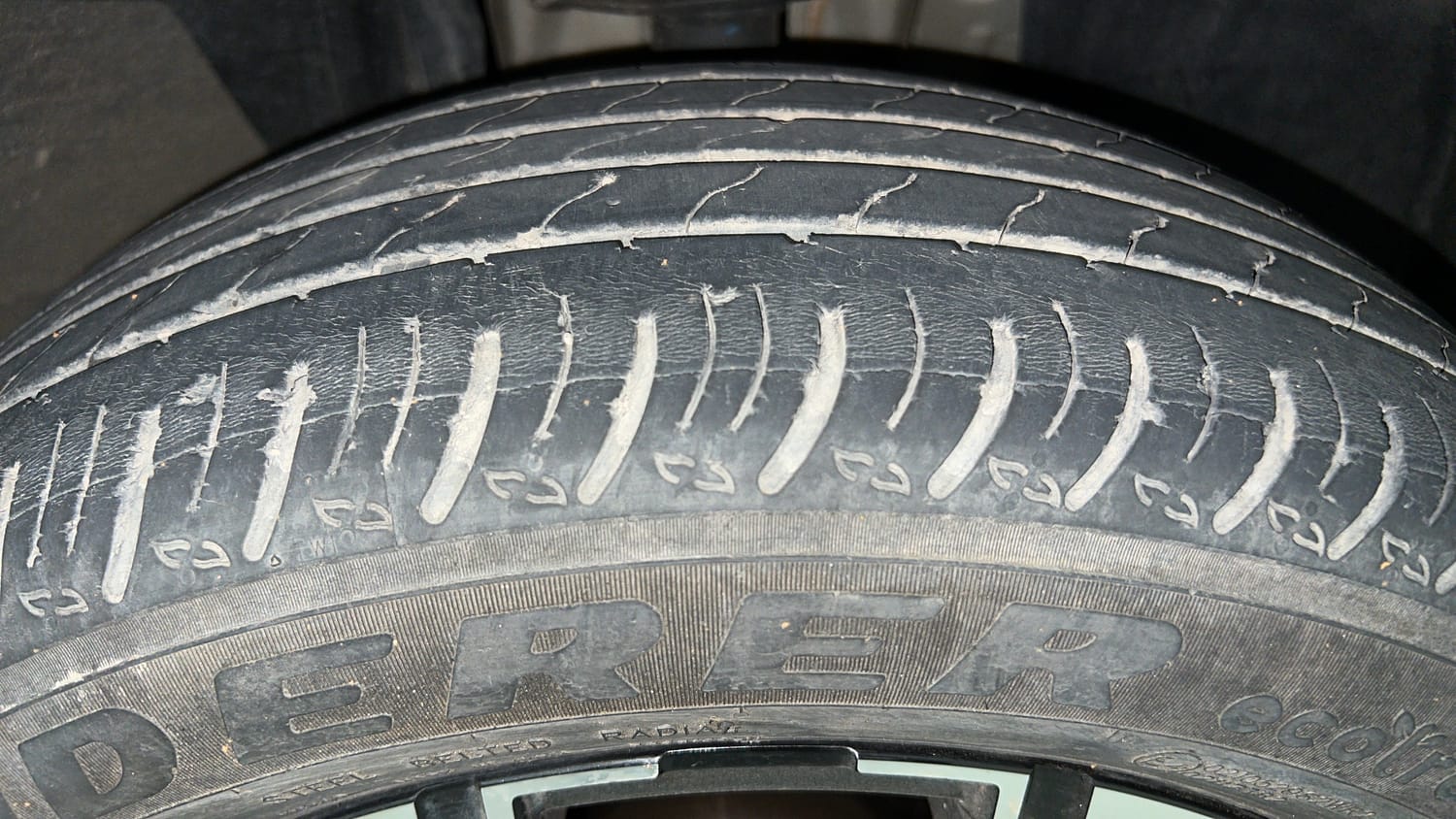 Used 2021 Renault Kiger RXZ Turbo CVT Dual Tone Petrol Automatic tyres RIGHT FRONT TYRE TREAD VIEW