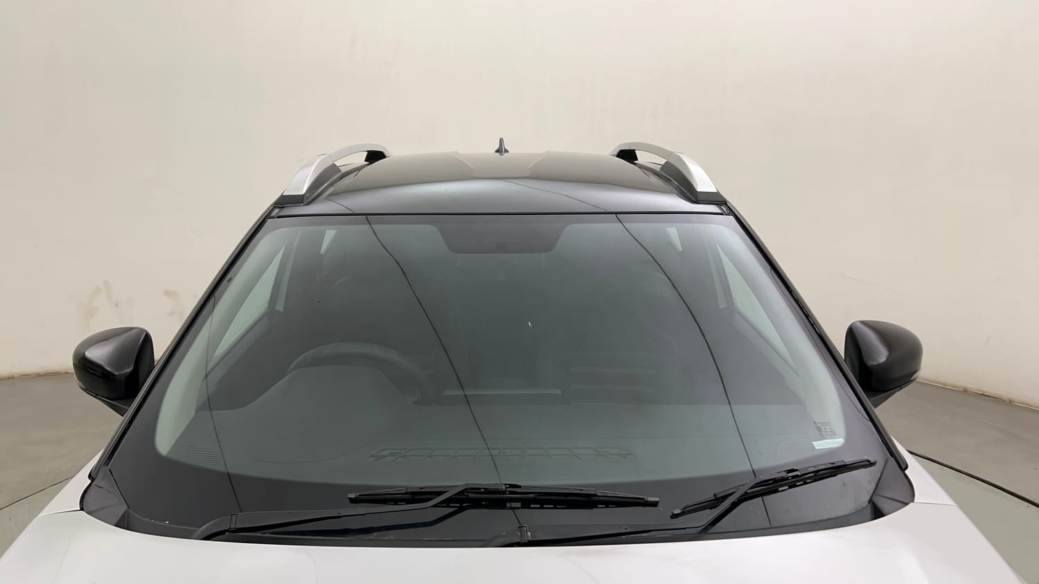 Used 2021 Renault Kiger RXZ Turbo CVT Dual Tone Petrol Automatic exterior FRONT WINDSHIELD VIEW