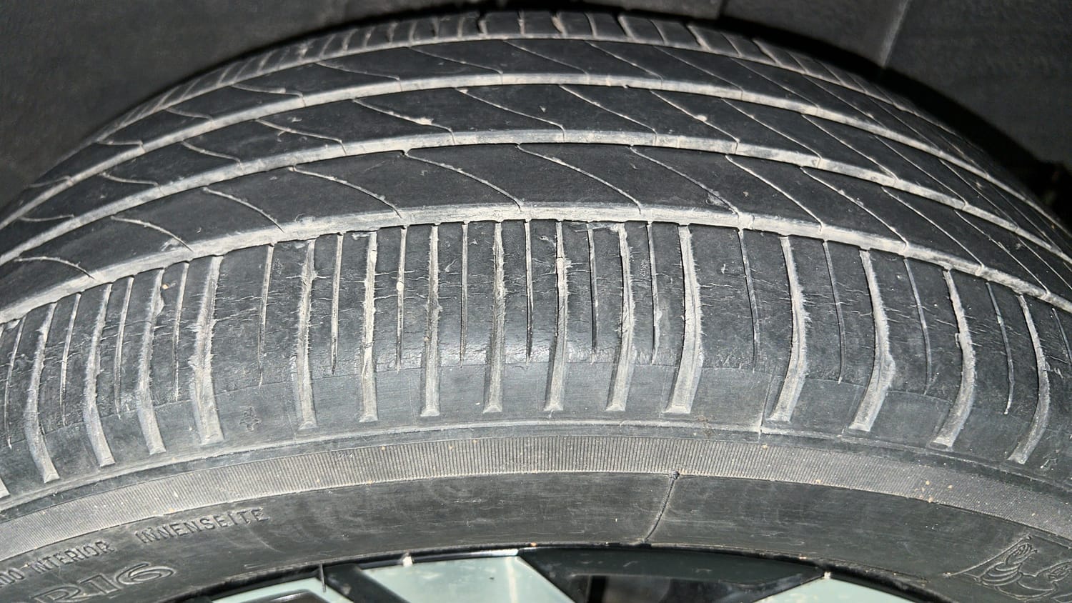 Used 2021 Renault Kiger RXZ Turbo CVT Dual Tone Petrol Automatic tyres LEFT REAR TYRE TREAD VIEW