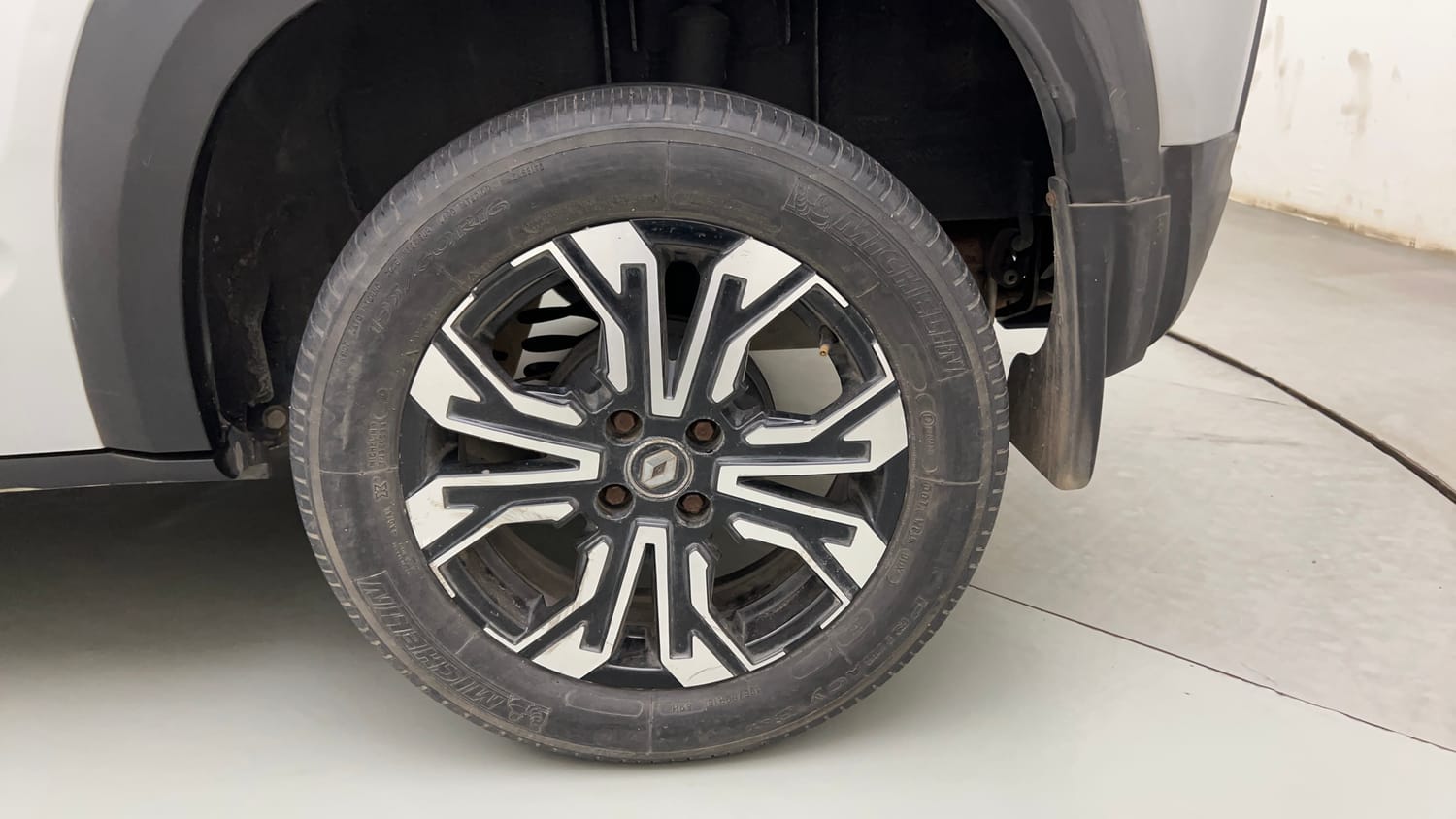 Used 2021 Renault Kiger RXZ Turbo CVT Dual Tone Petrol Automatic tyres LEFT REAR TYRE RIM VIEW