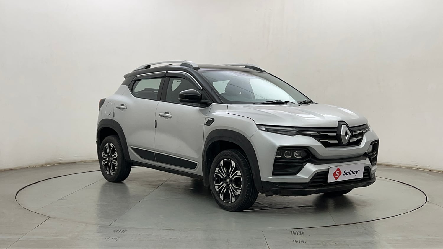 Used 2021 Renault Kiger RXZ Turbo CVT Dual Tone Petrol Automatic exterior RIGHT FRONT CORNER VIEW