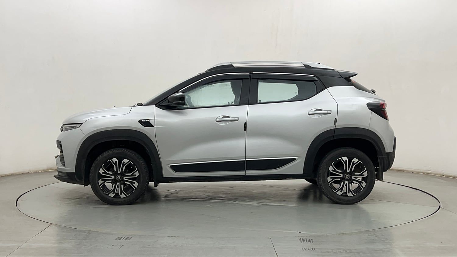 Used 2021 Renault Kiger RXZ Turbo CVT Dual Tone Petrol Automatic exterior LEFT SIDE VIEW